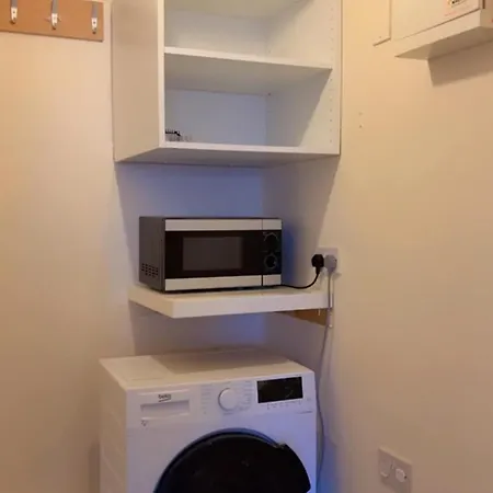 Apartment King Bed Just 8 Minutes To Airport