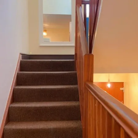 King Bed Just 8 Minutes To Airport * Dublin