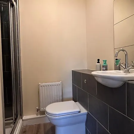 King Bed Just 8 Minutes To Airport *