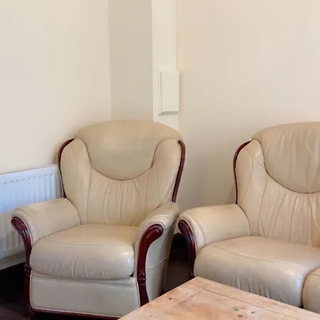 King Bed Just 8 Minutes To Airport *