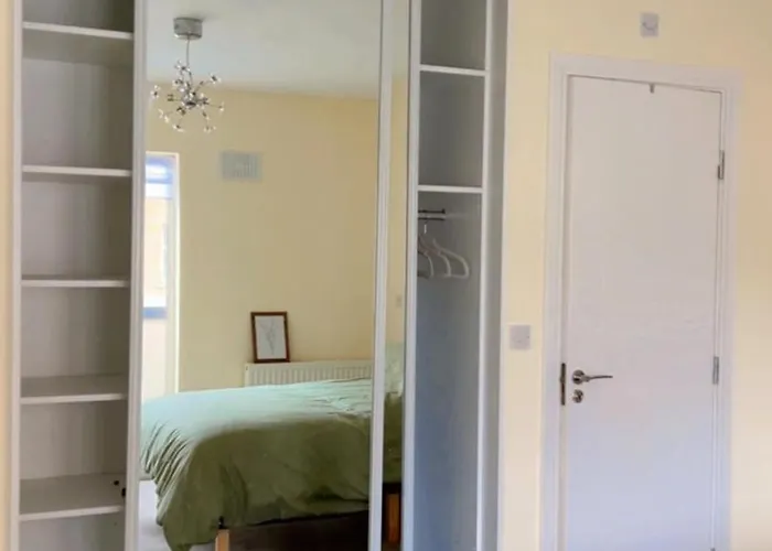 King Bed Just 8 Minutes To Airport Dublin