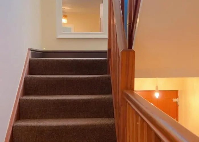 King Bed Just 8 Minutes To Airport * Dublin