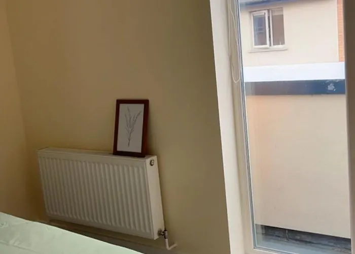 King Bed Just 8 Minutes To Airport *