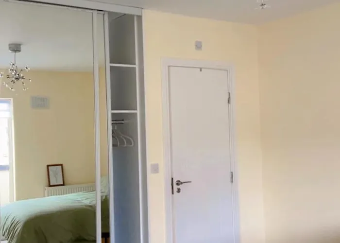 Lejlighed King Bed Just 8 Minutes To Airport *