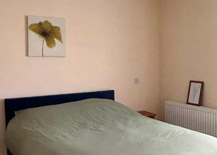 King Bed Just 8 Minutes To Airport *