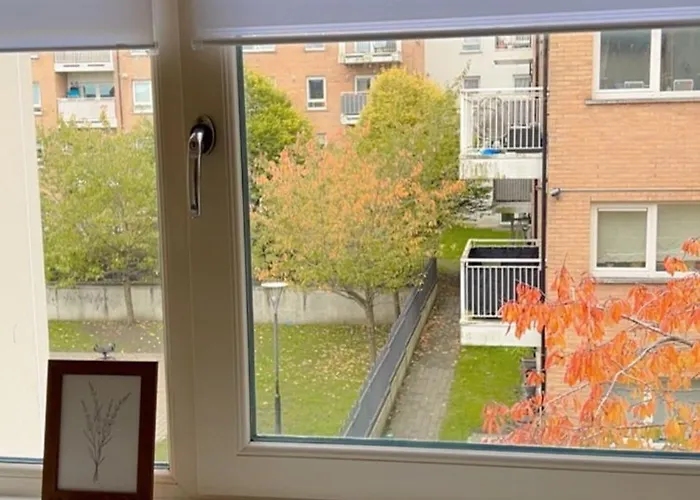 King Bed Just 8 Minutes To Airport * Dublin