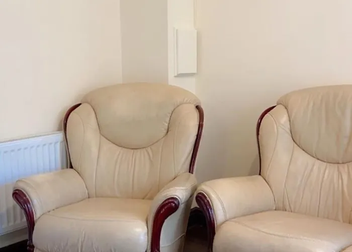 King Bed Just 8 Minutes To Airport *